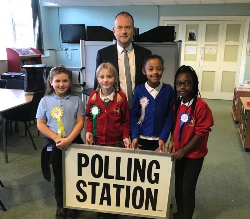 Paul Blomfield MP with pupils at Wybourn School